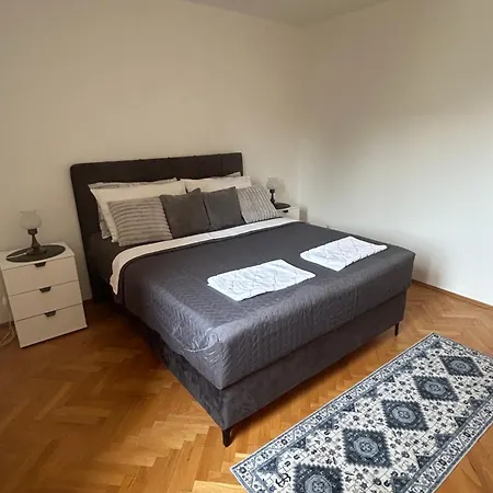 Duplex - In Center * モスタル