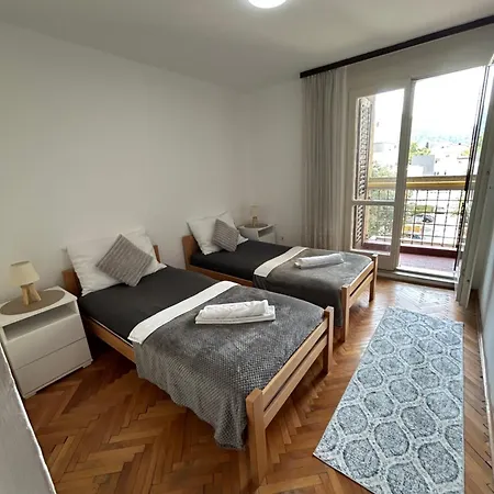 Duplex - In Center アパート モスタル