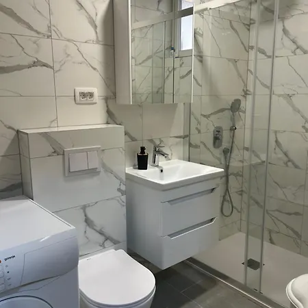 アパート Duplex - In Center モスタル