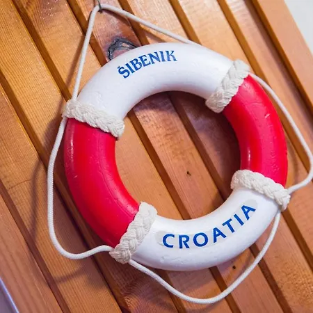 Duplex - In Center アパート